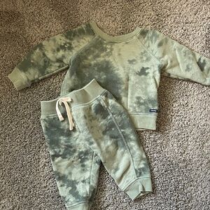 GAP Kids Green Tie-Dye Sweatshirt and Joggers